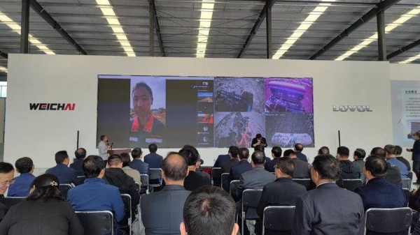 可自動收割、耕地、轉彎,無人駕駛農機現身濰坊智慧農場