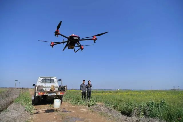無人旋耕機讓人大開眼界！5G智慧農機讓春耕大變樣！