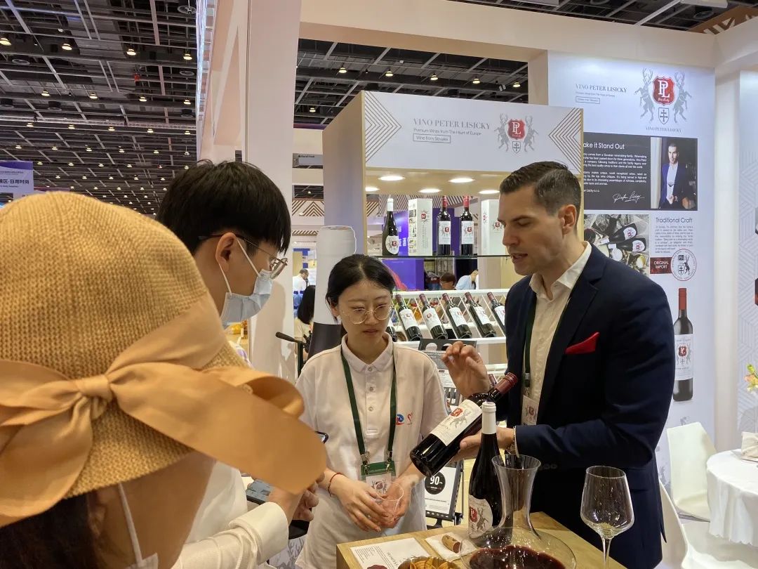 中東歐國(guó)家展商花式推廣農(nóng)食產(chǎn)品